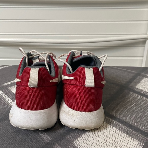 Nike Roshe GS Gym Red Size 6 Youth - Picture 4 of 5